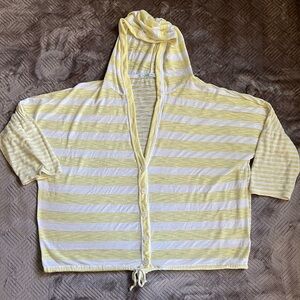Maurice’s - V neck  yellow and white button up cover. Drawstring bottom. SZ XL